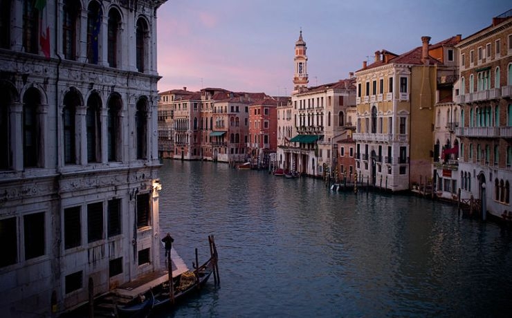 <p>За выход Венеции из состава страны проголосовали более 60 процентов избирателей</p>