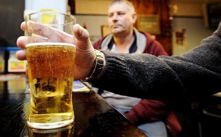 <p>Они пришли к выводу, что употребление алкоголя мужчинами чаще двух раз в неделю увеличивает риск инсульта</p>