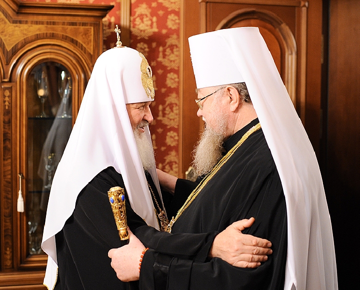 В ходе визита патриарх Кирилл совершит богослужения совместно с предстоятелем и духовенством Польской православной церкви. 
