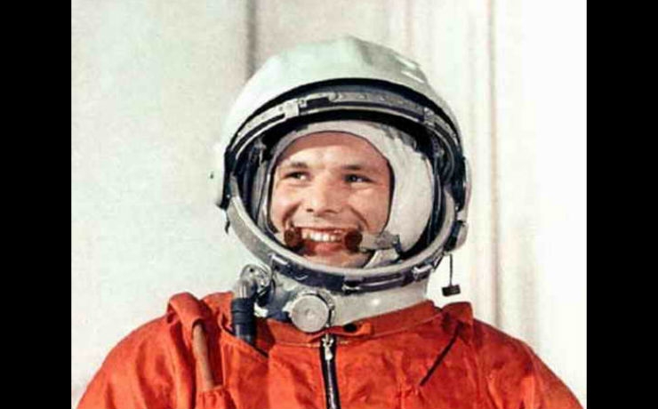 <p>12 апреля 1961 года Юрий Гагарин на корабле «Восток» впервые в истории совершил орбитальный облет Земли</p>