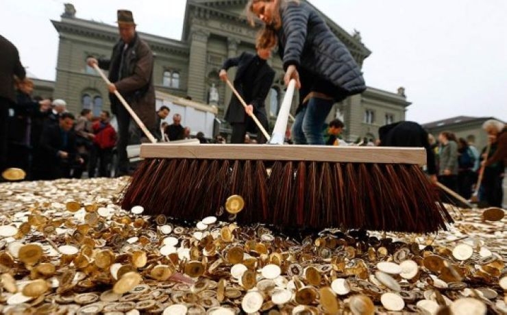 <p>Против установления в Швейцарии минимальной зарплаты в 22 франка на референдуме проголосовали 76 процентов граждан</p>