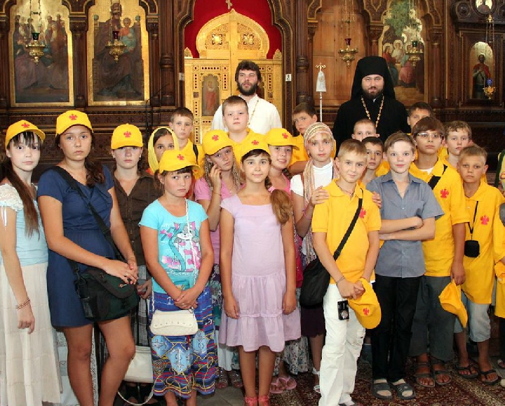Дети из Крымска, пребывающие сейчас в Израиле для реабилитации, побывали в Русской духовной миссии в Иерусалиме.