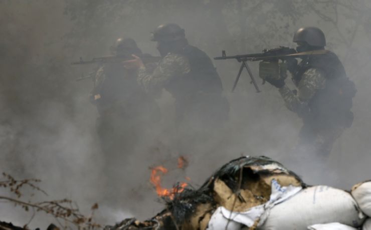 <p>Как утверждает Халиков, военнослужащие ВС Украины, а также боевики «Правого сектора» и представители Нацгвардии умышленно обстреливали жилые кварталы городов, применяя запрещенное оружие</p>