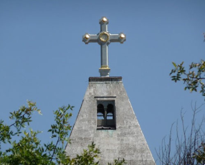 Точную копию креста, который венчал церковь полтора века, изготовили мастера из Екатеринбурга.