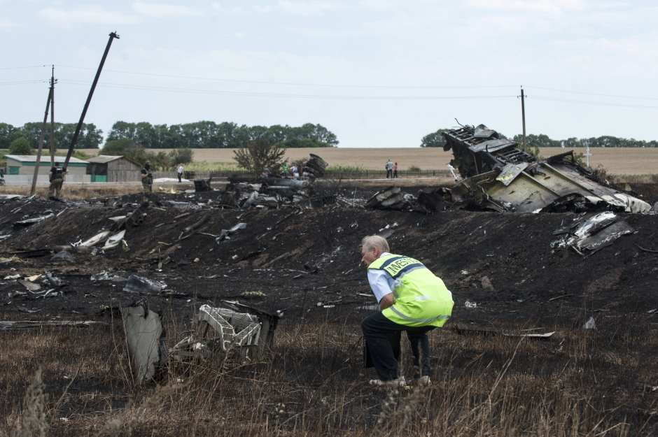 <p>Немецкое издание Wahrheit fur Deutschland («Правда для немцев») опубликовало интервью с украинским пилотом, в котором летчик штурмовика Су-25 признался, что именно он сбил пассажирский самолет Boeing 777 в небе над Донецкой областью Украины.</p>