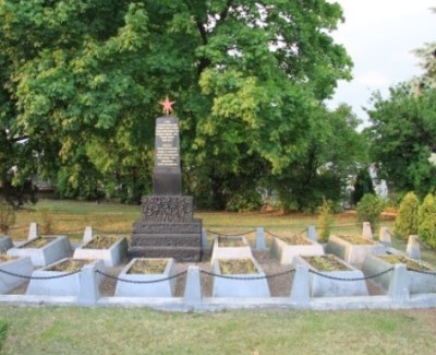 <p>В минувшие выходные в Польше на военном кладбище вандалы осквернили памятник солдатам Красной Армии, погибшим в боях за освобождение республики от фашистских захватчиков в 1945 году.</p>