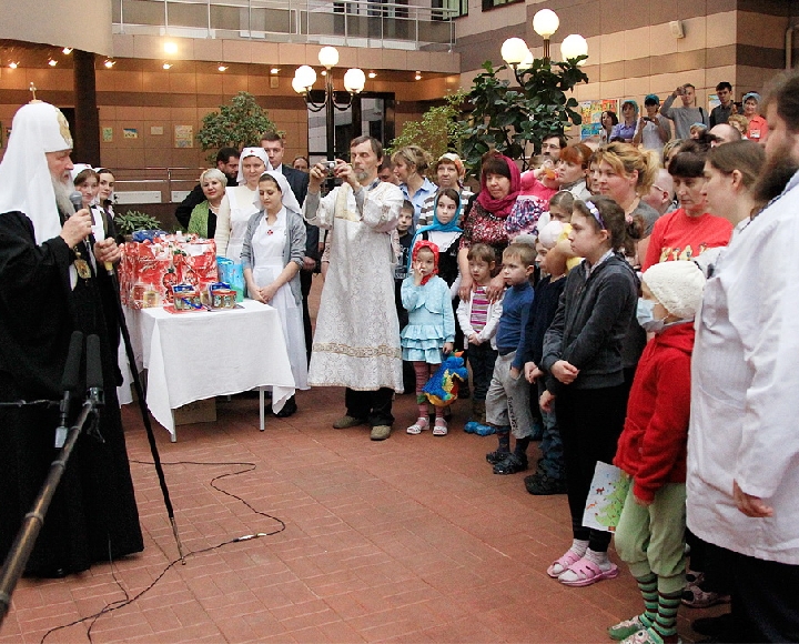Святейшим Патриархом Кириллом были посещены отделения детского клинического Центра.