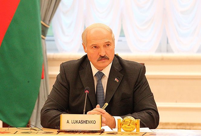 <p>Президент Белоруссии Александр Лукашенко заявил, что нестабильность на Украине опасна не только для этой страны, но также для России и Белоруссии. При этом сложившаяся ситуация выгодна Вашингтону.  </p>
