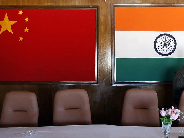 <p>Индийско-китайский Пятилетний план развития торгово-экономических связей предусматривает, что Китай инвестирует 20 миллиардов долларов в экономику Индии в течение пяти лет.</p>