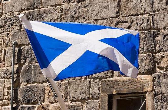 <p>Сегодня в 10.00 по московскому времени в Шотландии начался референдум о независимости региона от Великобритании. Более 2,5 тысяч участков для голосования будут открыты до 1.00.</p>