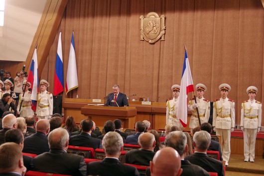 <p>Кандидатуру Аксенова единогласно поддержали все 75 депутатов Государственного совета Крыма</p>