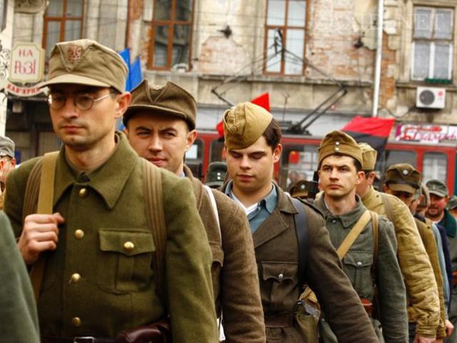 <p>Во Львове сотни националистов вышли на марш, посвященный 72-й годовщине создания Украинской повстанческой армии.</p>