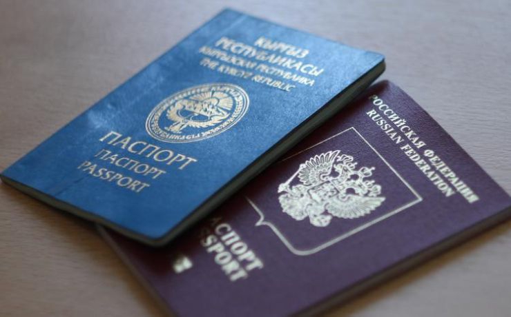 <p>Теперь лицам с двойным гражданством, которые постоянно проживают в РФ, но временно выехали в другое государство, не придется в спешном порядке возвращаться в Россию</p>