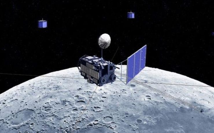 <p>При помощи этого спутника китайцы рассчитывают провести испытания технологий для возвращаемого лунного модуля «Чанъэ-5», который в 2017 году должен будет привезти на Землю лунный грунт</p>