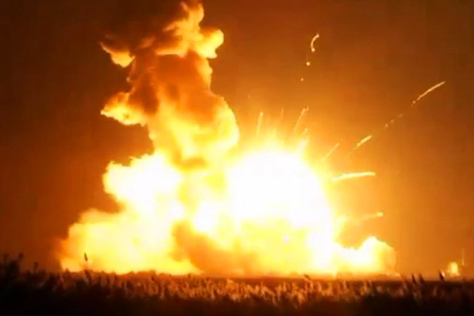 <p>После взрыва ракеты Antares, запущенной с космодрома NASA на базе Уоллопс в ночь на среду, Соединенные Штаты должны обратить особое внимание на коммерческие запуски и сравнить их с теми, которые обеспечивает компания United Launch Alliance, пишет Forbes.</p>