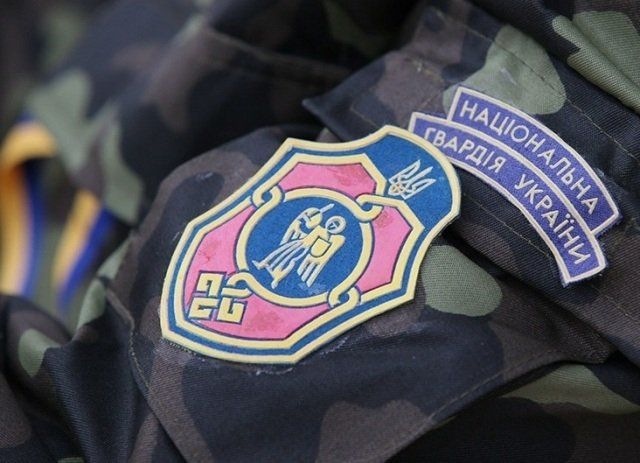 <p>Жители Луганска, возвращающиеся домой с территории Украины, рассказывают об издевательствах, которым их подвергали бойцы Нацгвардии на блокпостах в Запорожье.</p>