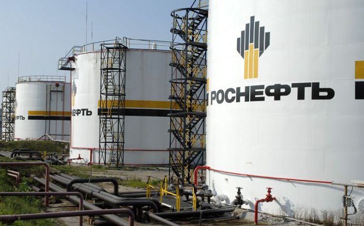 <p>В течение пяти лет российская компания приобретет у Венесуэлы 1,6 миллиона тонн нефти и девять миллионов тонн нефтепродуктов</p>