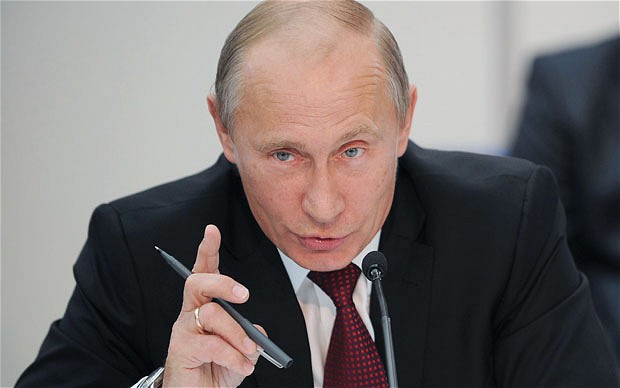 <p>Президент России Владимир Путин в интервью ТАСС заявил, что искусственное занижение цен на нефть ударит и по тем, кто его провоцирует.</p>