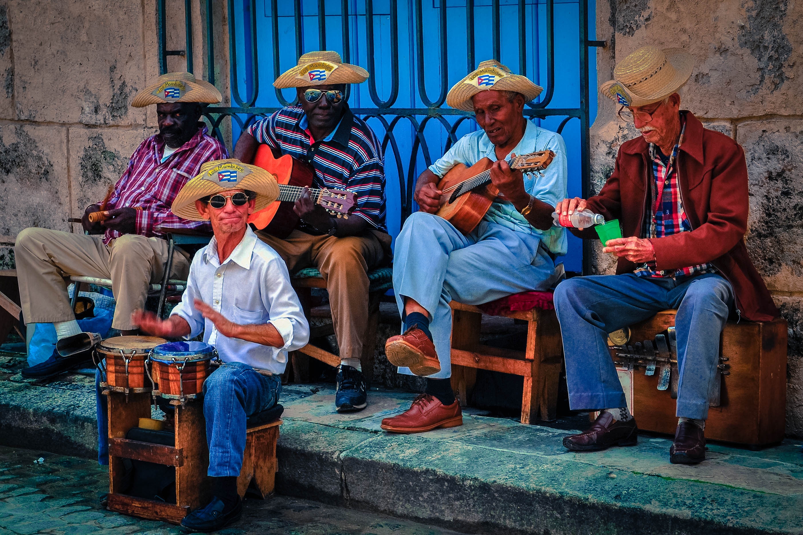 Известные кубинские. Куба Гавана туризм. Куба Гавана колорит. Куба и кубинцы. Куба Гавана Ром сигары кубинцы.