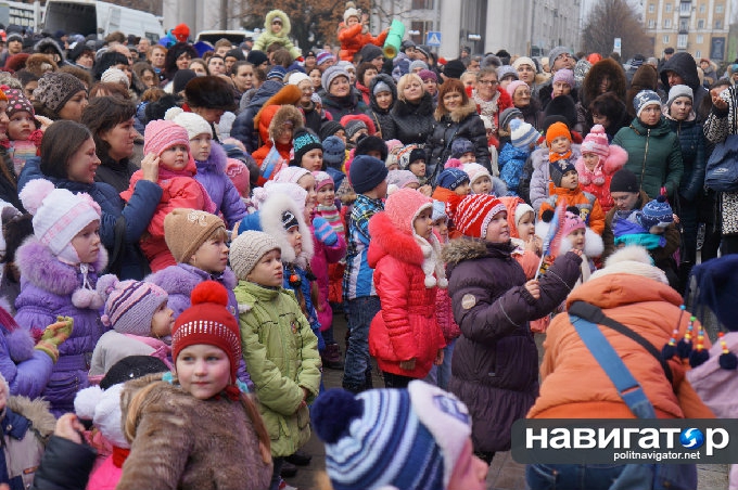 <p>Отметить праздник собрались от двадцати до двадцати семи тысяч человек. Сами горожане считают, что в Донецке давно не было такого масштабного праздника.</p>