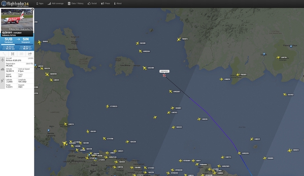 <p>Самолет Airbus А320-200 бюджетной малайзийской авиакомпании AirAsia, летевший рейсом QZ 8501 из Индонезии в Сингапур, перестал выходить на связь через 42 минуты после вылета, в 00:17 по московскому времени. Наземные диспетчерские службы потеряли связь с лайнером, когда тот был, предположительно, в районе острова Борнео над Яванским морем. На борту самолета находились 162 человека, в том числе семь членов экипажа и 17 детей, среди них - граждане Индонезии, Южной Кореи, Великобритании, Малайзии, Сингапура и Франции.</p>