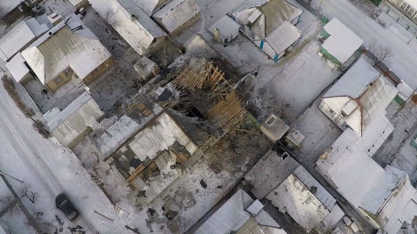 <p>Очевидцы сообщают о полномасштабных боях с применением всех видов вооружения вблизи Донецка. Эту информацию подтверждает и городская администрация, проинформировавшая о мощных взрывах и залпах, которые слышны в городе.</p>