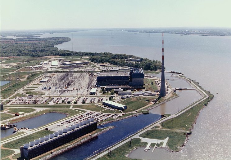 <p>В американском штате Алабама произошла утечка на атомной электростанции Browns Ferry, в результате чего в реку попало от 370 до 750 литров радиоактивной воды.  </p>
