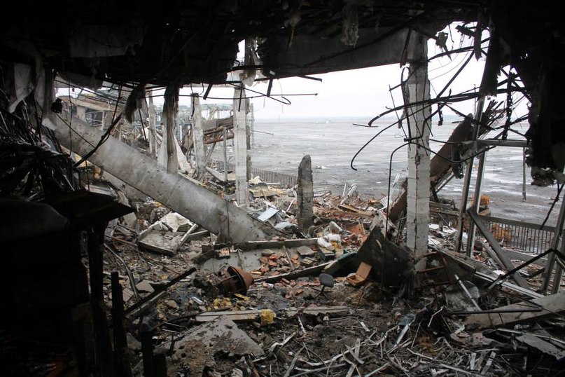 <p>Глава Донецкой народной республики Александр Захарченко заявил, что украинские силовики обстреливают ополченцев в донецком аэропорту химическими боеприпасами.</p>