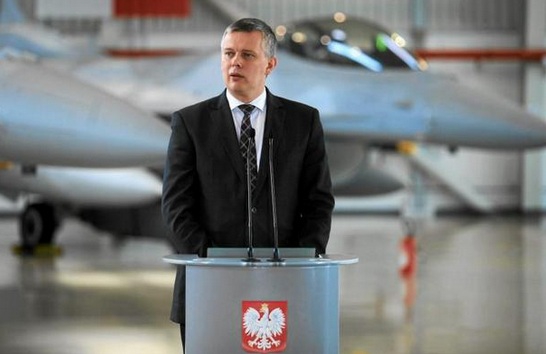 <p>Глава Минобороны Польши Томаш Семоняк заявил, что власти страны не видят никаких преград для того, чтобы польский оборонно-промышленный комплекс продавал Киеву оружие.</p>