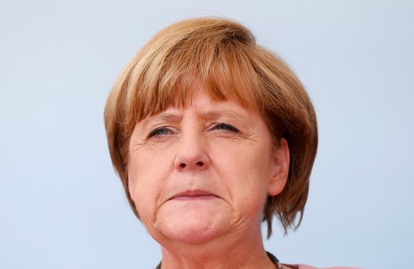 <p>Канцлер Германии Ангела Меркель заявила, что страна не будет поддерживать Украину оружием.</p>
