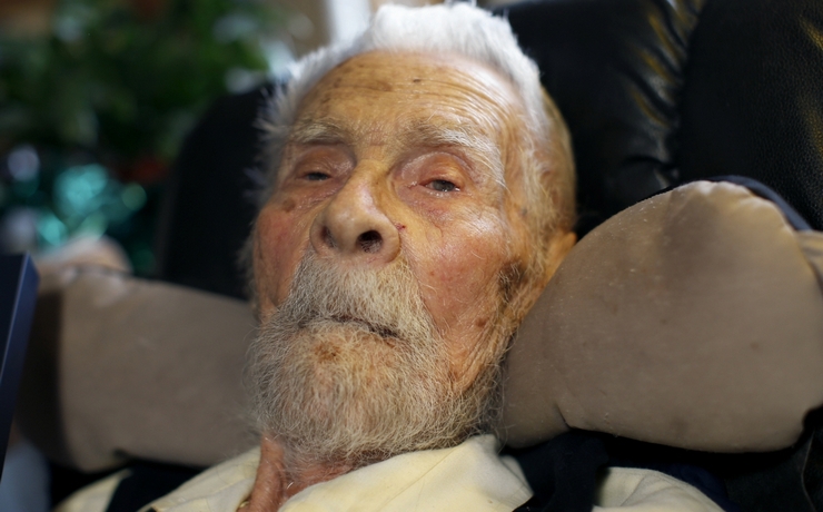 <p>По сообщению агентства DPA, самый пожилой мужчина на Земле, японец Сакари Момои, сегодня отмечает свой 112-й день рождения</p>