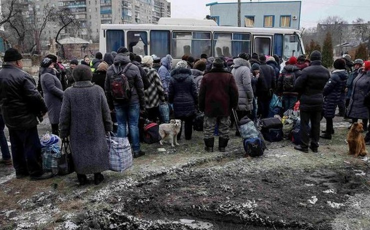 <p>Эвакуации проходит под постоянным огнем украинских силовиков</p>