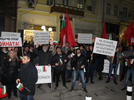 <p>В болгарском городе Варна свыше четырехсот человек протестовали против военных действий в Донбассе. </p>