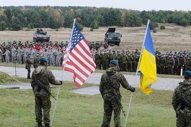 <p>Емельянов полагает, что Вашингтон будет снабжать Украину оружием и выполнять план по сдерживанию России</p>