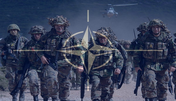 <p>Заместитель командующего объединенными силами НАТО в Европе генерал Эдриан Брэдшоу посоветовал европейским странам подготовиться к «масштабной атаке», которую, по его словам, осуществит Россия. </p>
