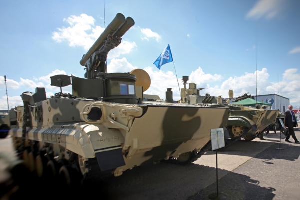 <p>В ОАЭ на выставке вооружений и военной техники IDEX-2015 Ростех представит более 700 экспонатов</p>