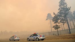 <p>Главный госинспектор по пожарному надзору МЧС России Борис Борзов заявил, что ситуация с лесными пожарами на территории Забайкальского края остается сложной, но контролируемой.</p>