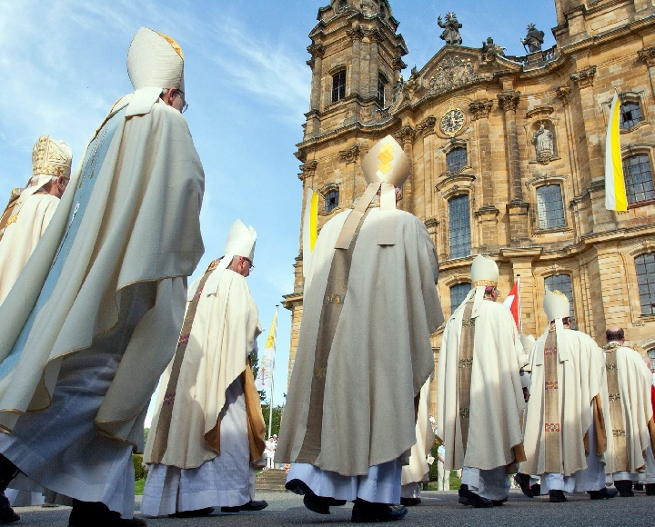 Президиумом Совета конференций европейских католических епископов осуждены антихристианские демарши 