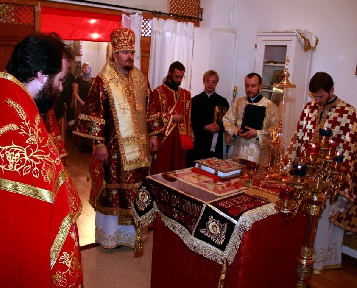 Tпископом Корсунским Нестором были возглавлен престольный праздник новостильной общины 