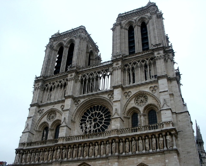 Прославленные колокола парижского Нотр-Дама будут отправлены на переплавку. Из них отольют пушку