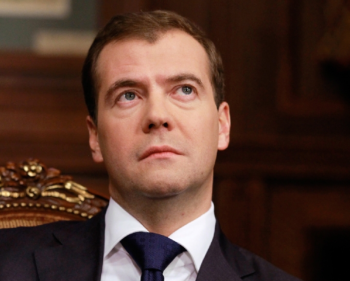 Такую позицию Медведев высказал на встрече со своим французским коллегой в Париже.
