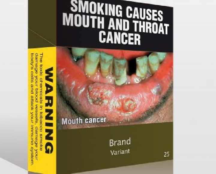 Логотипы табачных компаний на пачках заменяются страшными картинками заболеваний курильщиков.