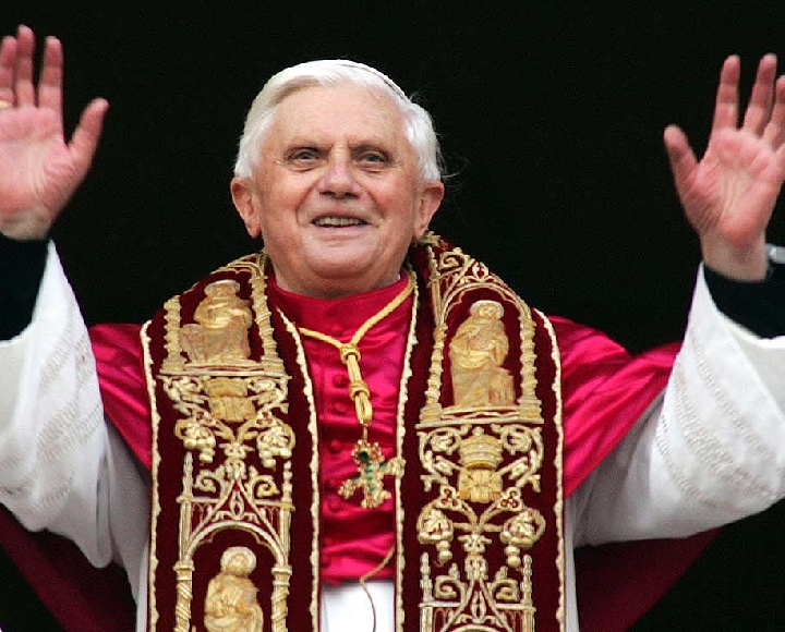 Ватикан запускает микроблог Бенедикта XVI в Twitter.