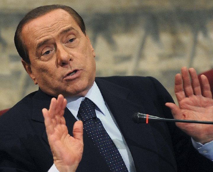 Берлускони обвинили в организации борделя на собственной вилле.