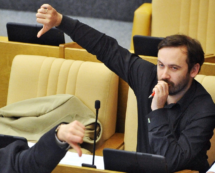 Оппозиционеры упрекают Пономарева в безответственности