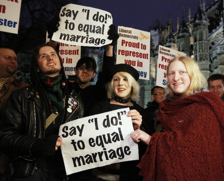 Закон носит символический характер, права геев в Англии давно уравнены.
