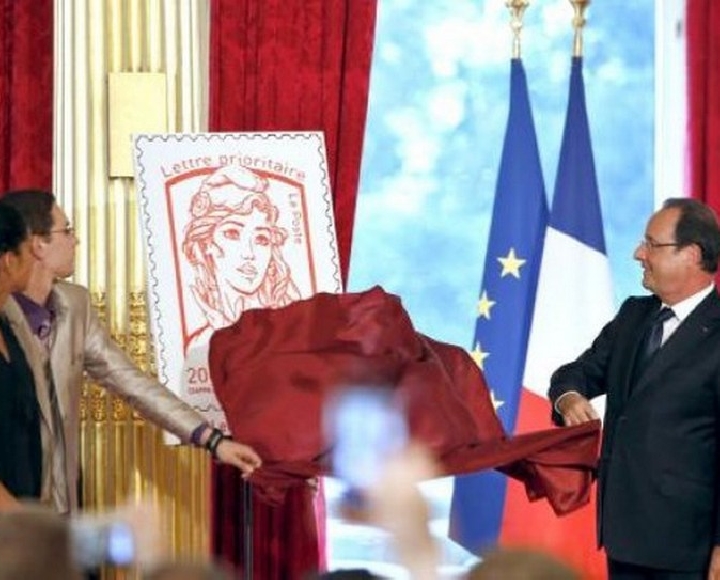 Марианна – национальный символ Франции обрела черты Инны Шевченко, спилившей поклонный крест в Киеве