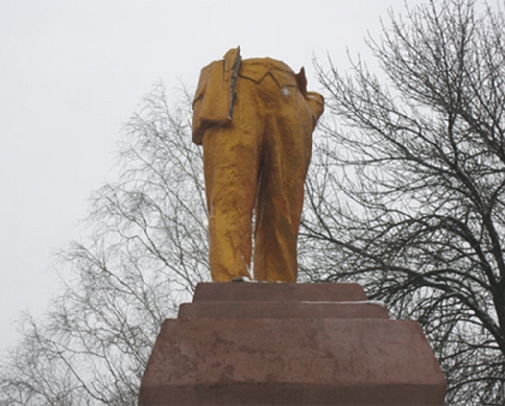 В братской республике суд разрешил снести два памятника Ленину