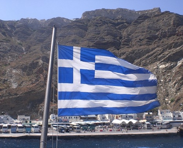 В Парламенте Греции идут споры о законопроекте, разрешающим работу магазинов по воскресениям и дни церковных праздников