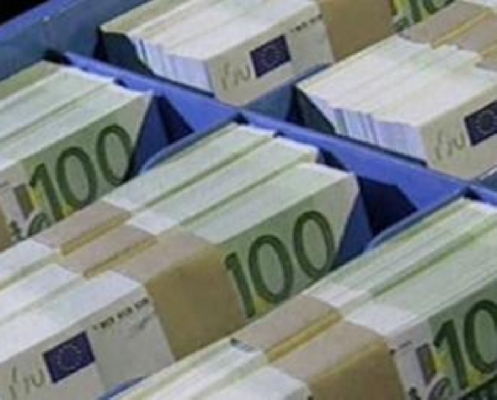 Курс евро от Центробанка составляет 43,88 рубля.